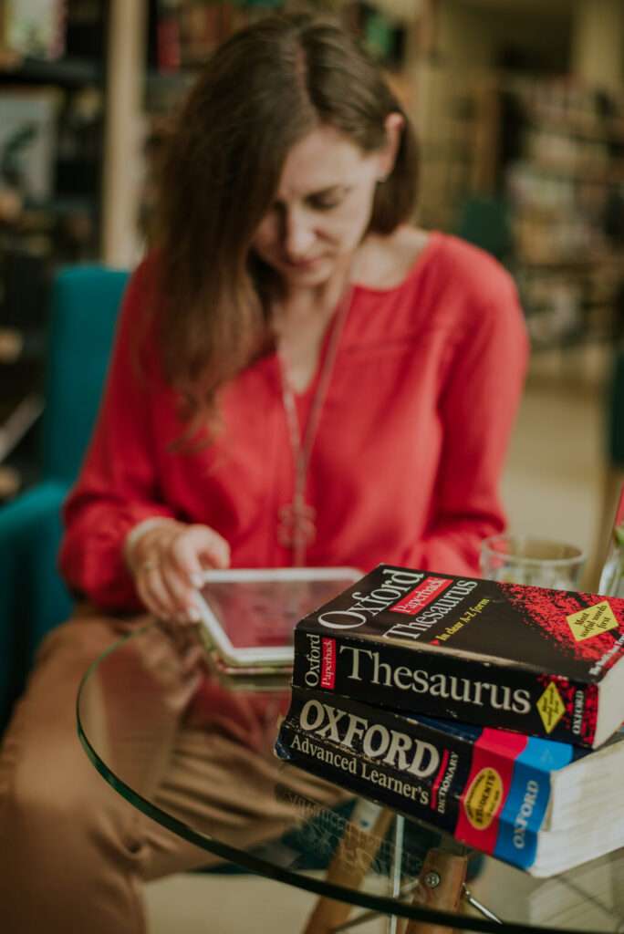 używaj angielskiego w konwersacjach lub w pracy